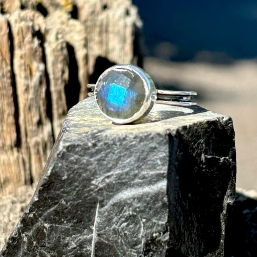 Labradorite Ring - Picture 12 of 13